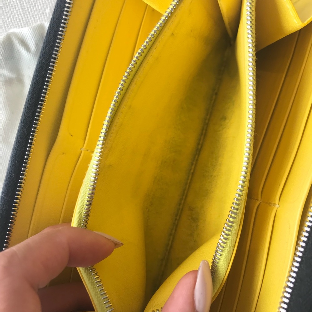 Celine calfskin large lip around multifunction - Picture 7 of 8